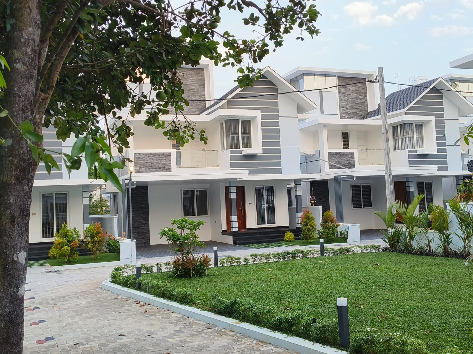 Ready to Move Villa For Sale in Moon Light at Panangad, Kochi
