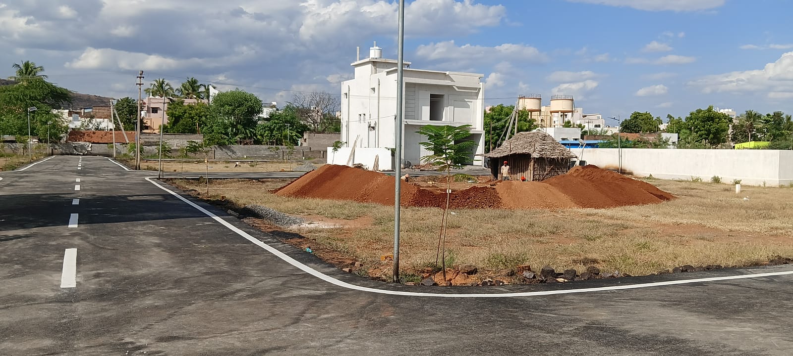 PLOT AND HOUSE FOR SALE, NEAR OTHAKADAI HIGH COURT