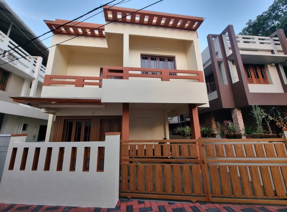 Spacious 4BHK Villa For Sale  in Aluva, Ernakulam