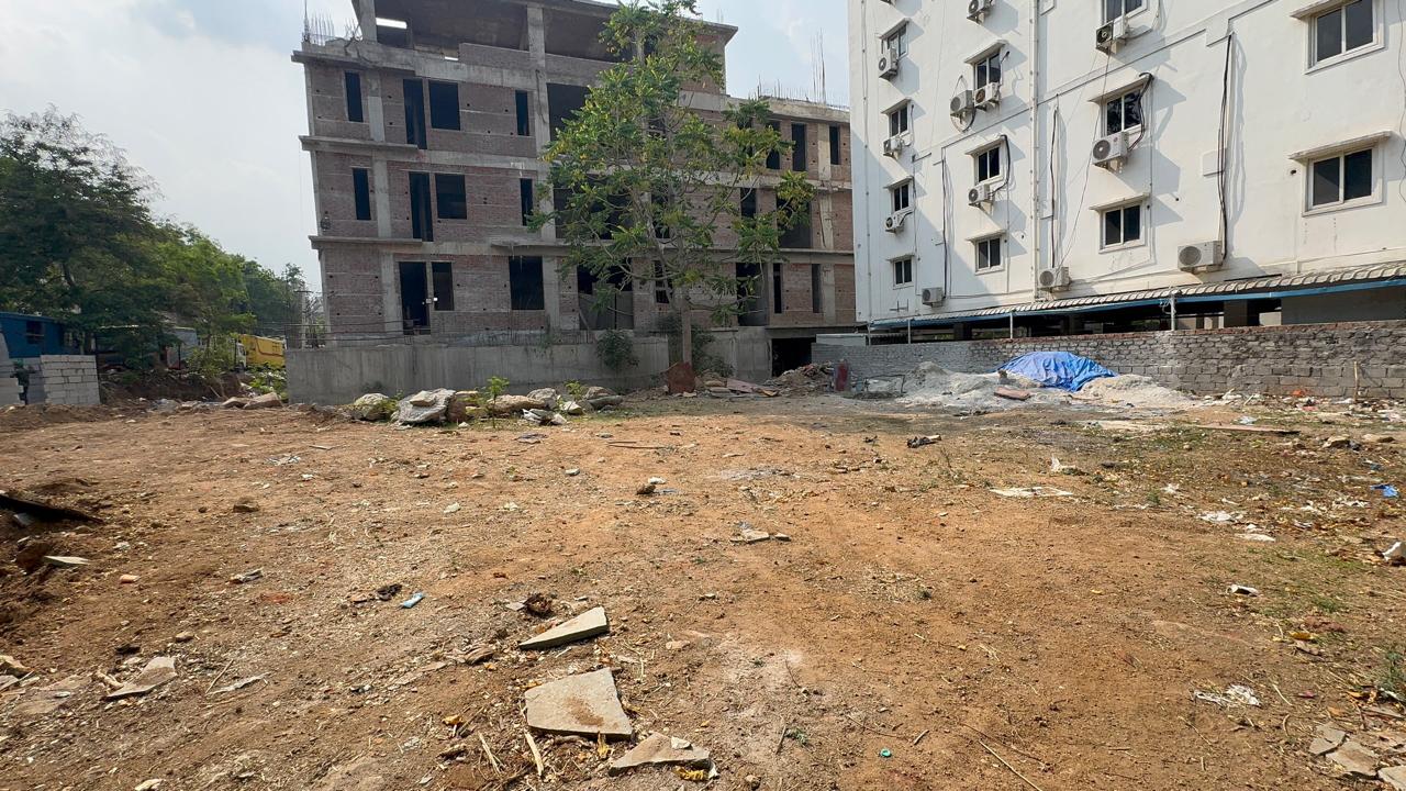 Open plot for sale at Banjara hills road no.5