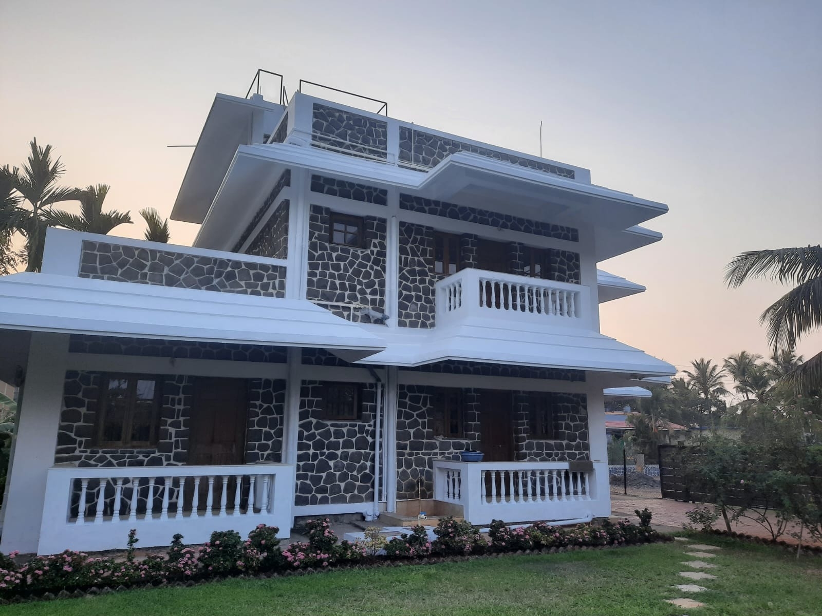 12.5 Guntha Land Stunning Bungalow in Alibaug, Maharashtra