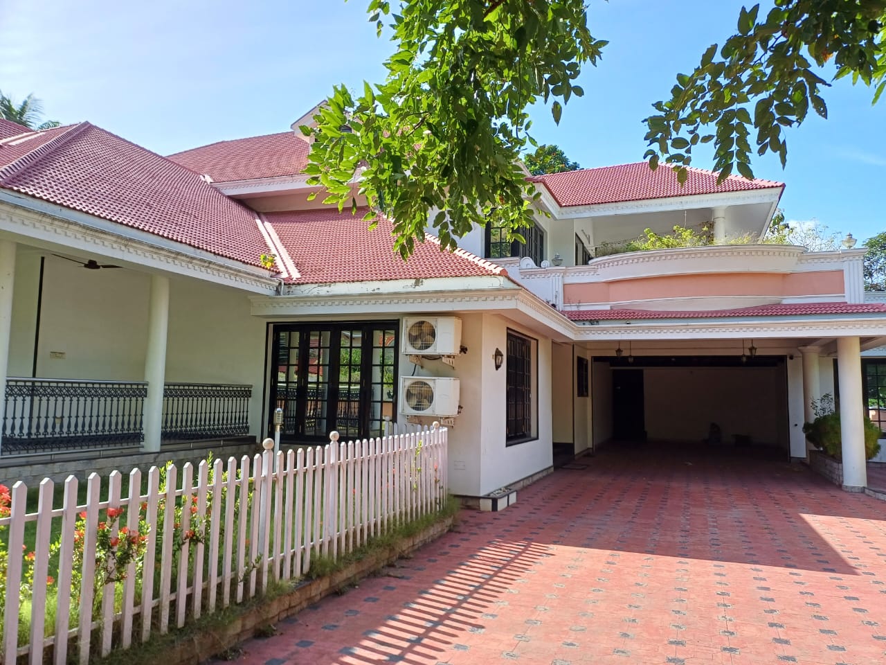 House for sale at Kowdiar, Mainroad Side at Trivandrum, Kerala.