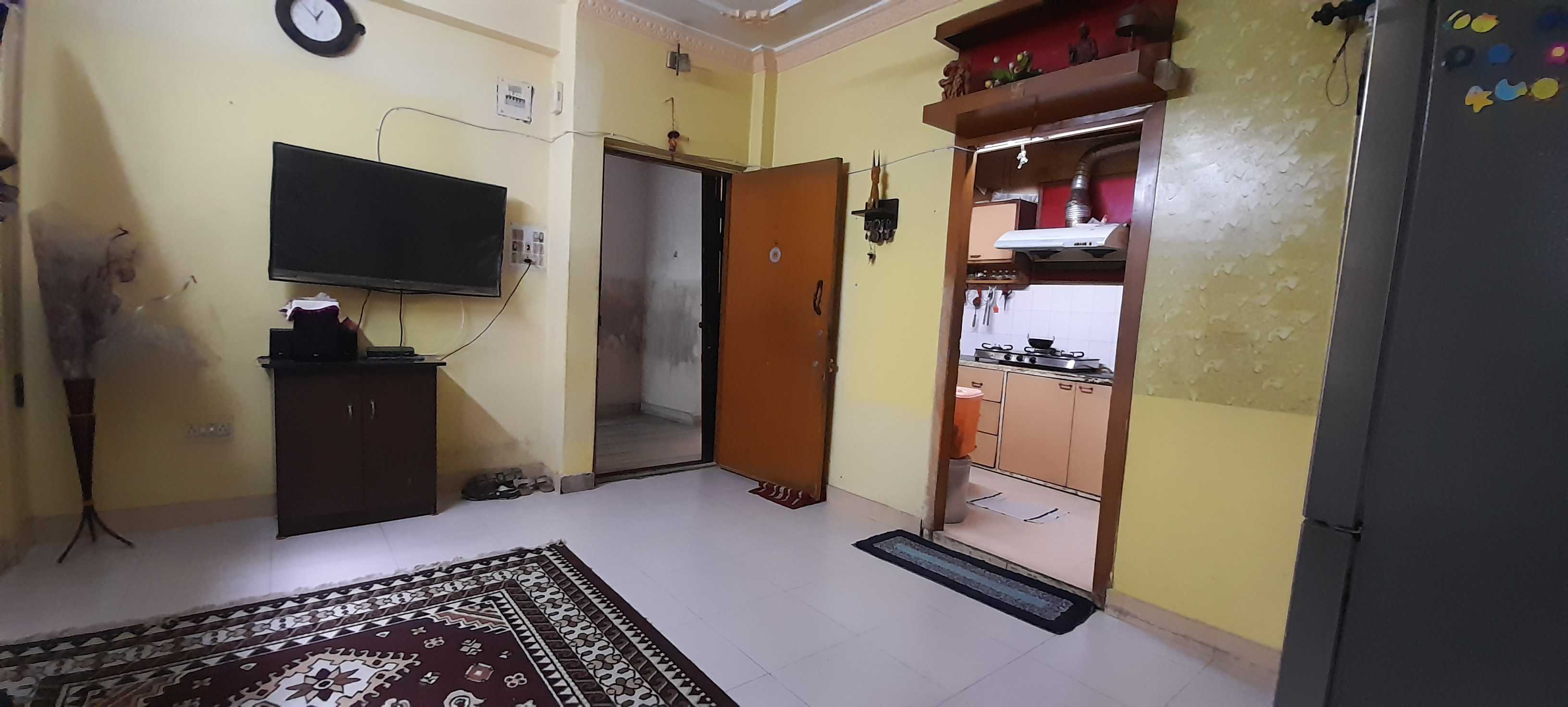 RG-AD-212 : 3BHK Partially Furnished Property at Anwar Shah Road, Kolkata for Sale.Contact+919830042930