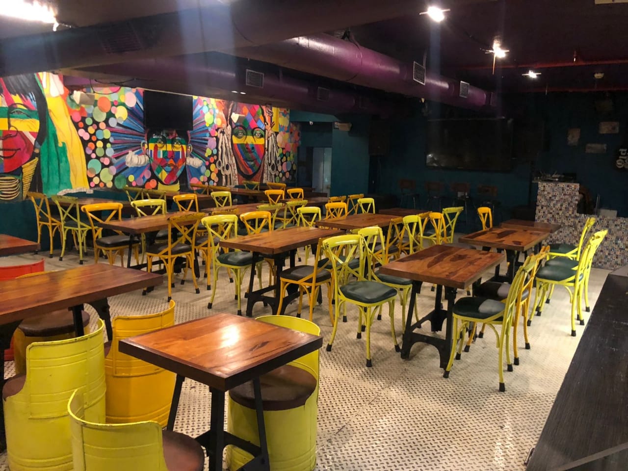 Bar cum Restaurant For sale  in Salt Lake Sector 5 Kolkata