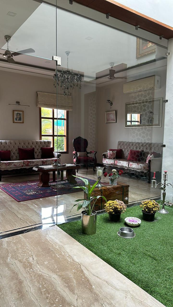 Sector 105 mohali emaar 
Facing park 
North east 
7 bedrooms 
Bar room 
Terrace garden 
2 servant rooms with kitchen 
Italian marble (fully) 
MP teak wood 
