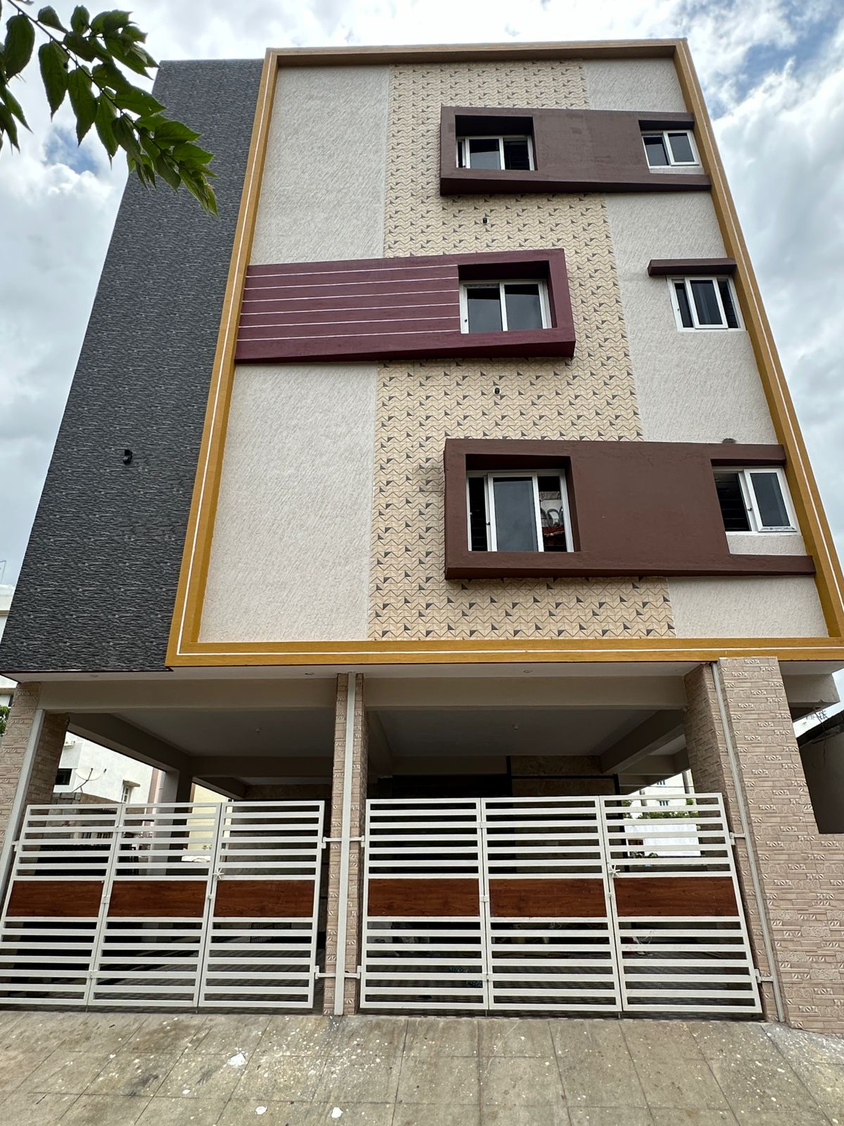 Multi Story Residential Building For Sale in Bengaluru, Karnataka