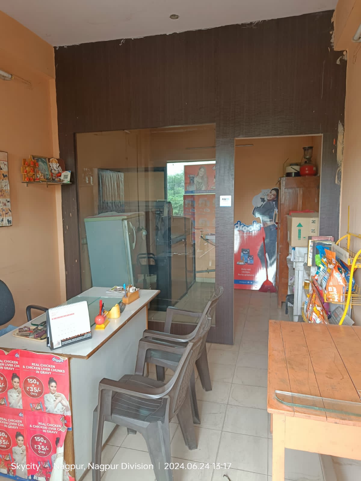 # Fully comercial shop 
# For sale 
# 200 sqft 1st floor 
# Semi furnished with. 
# Attached toilet
# Metro plaza 
# Gorewada ring road 
# Price 32 lakh,, 