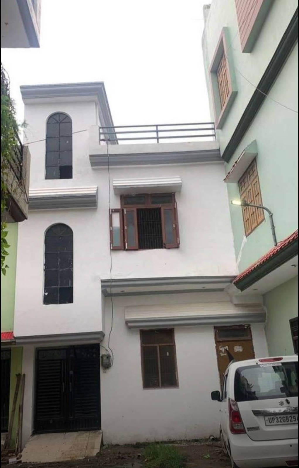 3 Room Residential Unit For Sale  in Balaganj, Near Laal Masjid, Lucknow