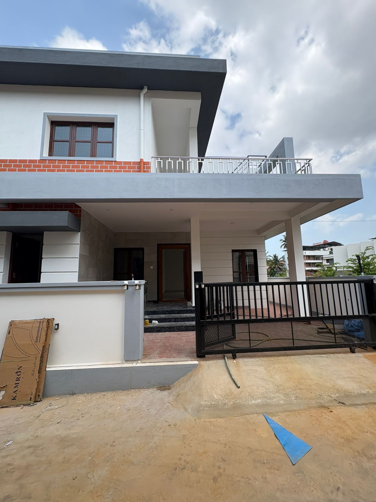 Independent House with Small Shop for Sale in Puttur