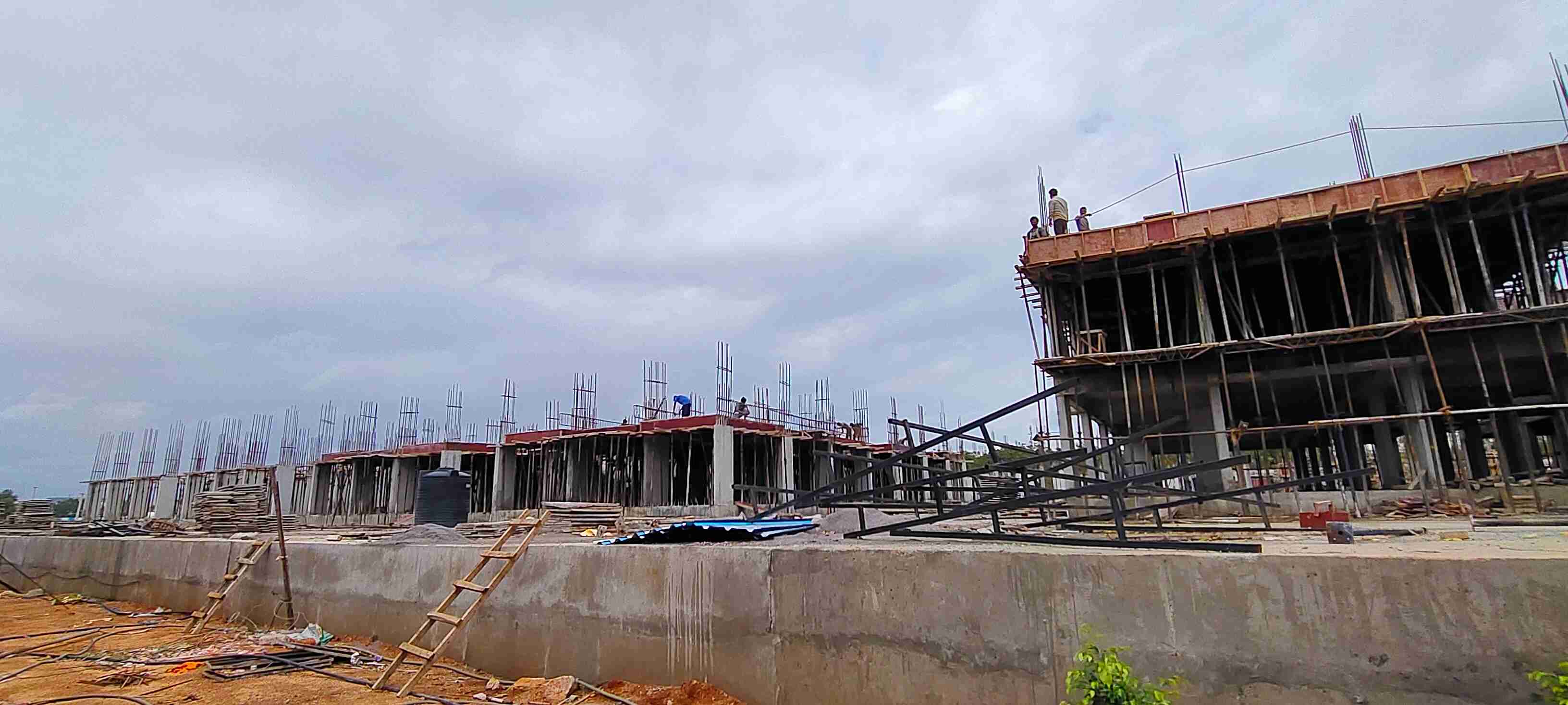 SPACIOUS AND LUXURIOUS FLATS IN GATED COMMUNITY 