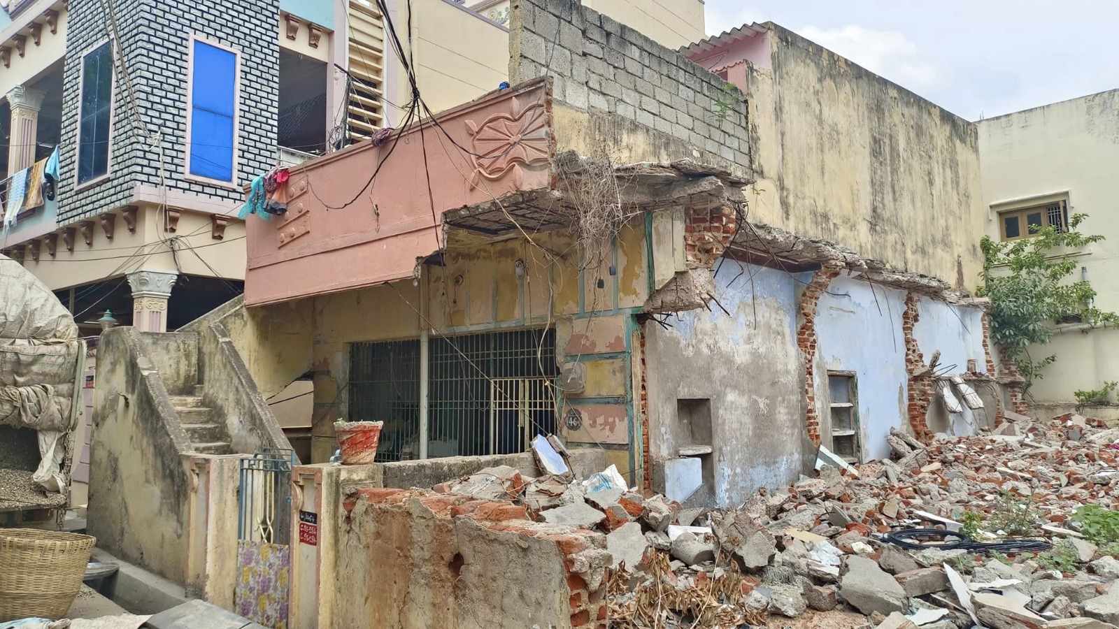  Residential East Facing Old House for Sale in Sankara Puram, Kadapa