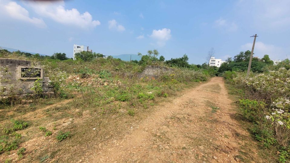 East Facing Open Plot for Sale in  Madhurawada Kommadhi Au Teacher's Lay Out