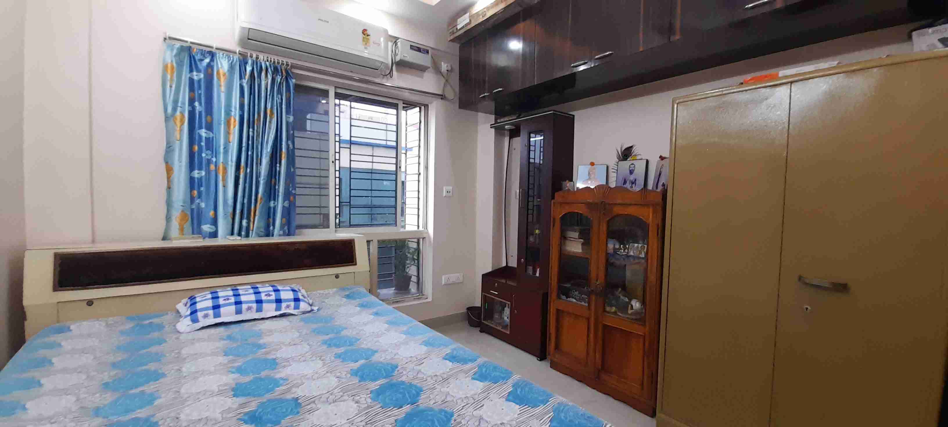  RG-AD-217 : 3BHK Semi-Furnished Property at Rajarhat, Kolkata for Sale. Contact +91 98300 42930 