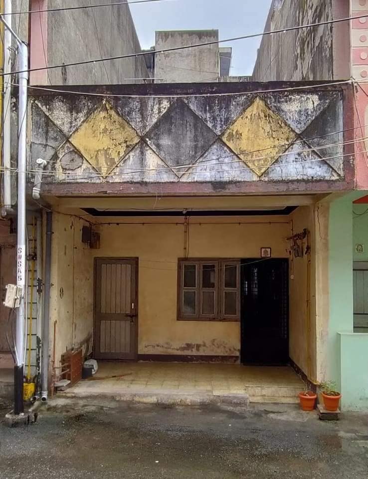 70 Var Old House For Sale  at Seemanagar, Surat