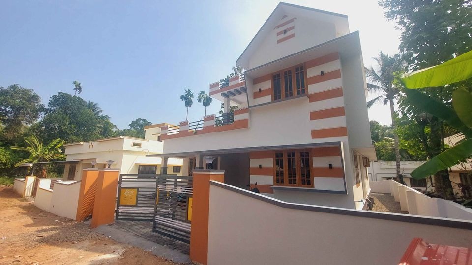 Spacious House For Sale in Paippad, Chajodi Route